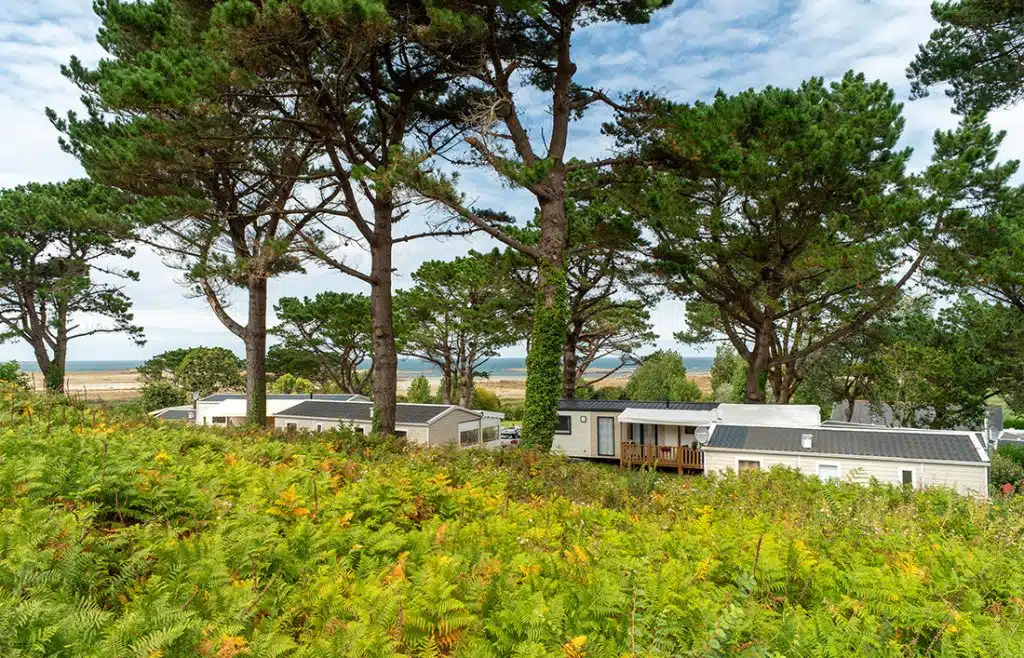 mobil home familial en bord de mer en bretagne